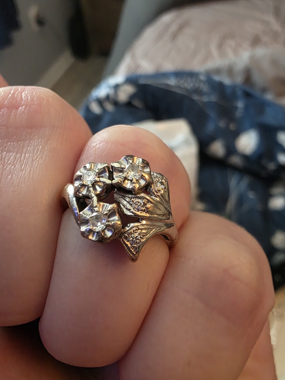 VINTAGE 1940'S DIAMOND COCKTAIL RING - Picture 1 of 3